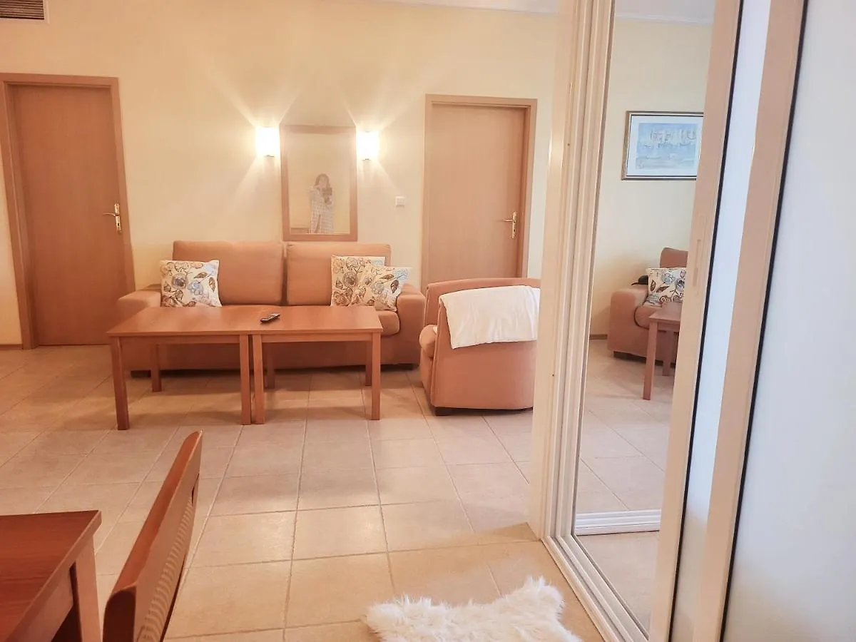 ***** Hotel 