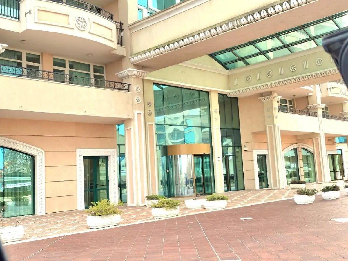 ***** Hotel 