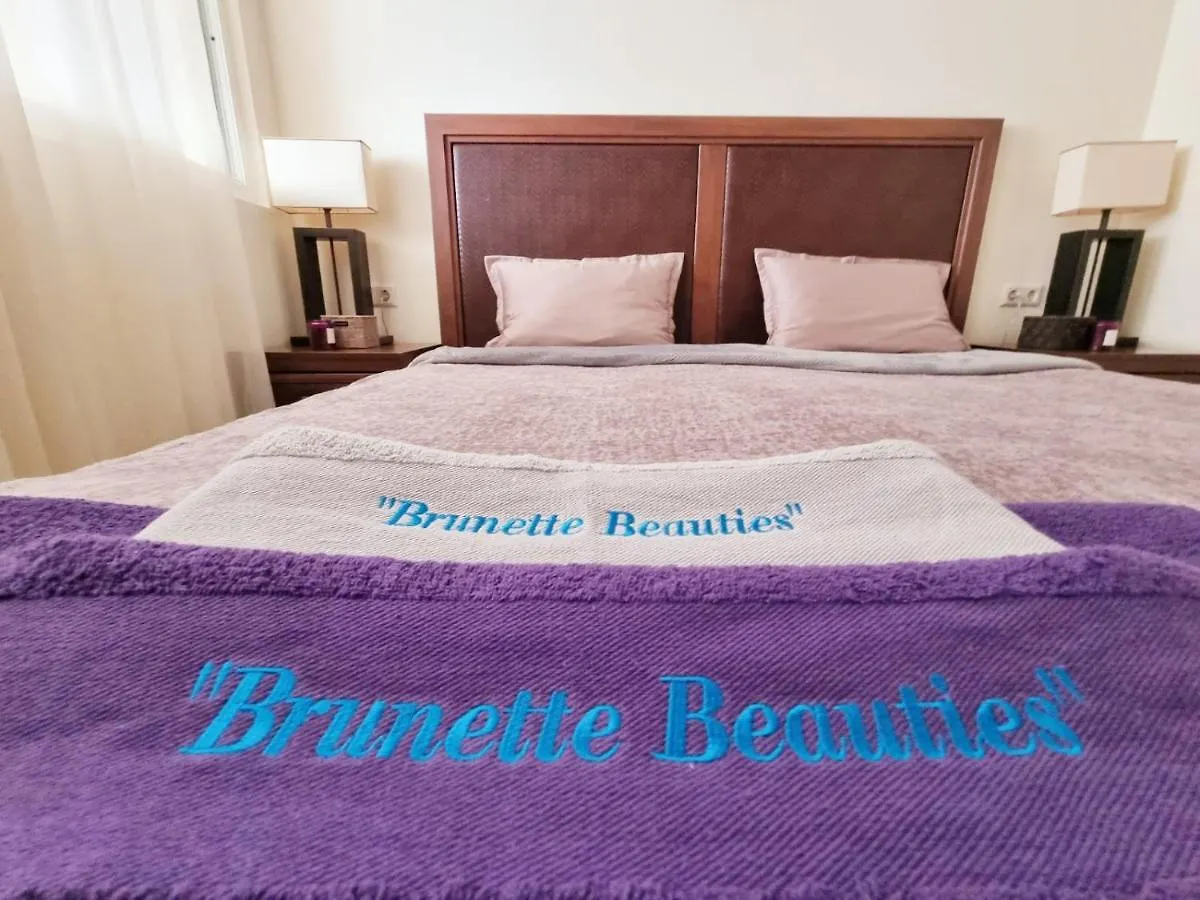 ***** Hotel 