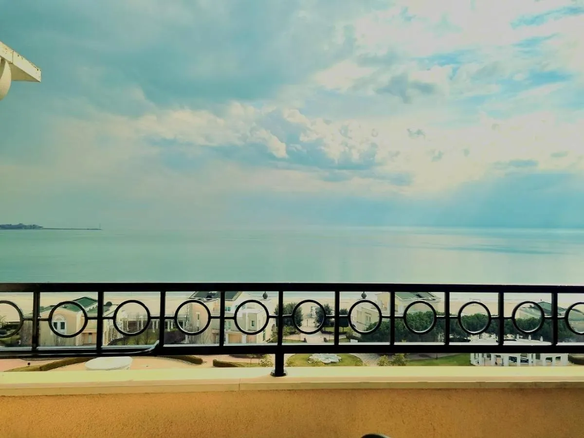 ***** Hotel 