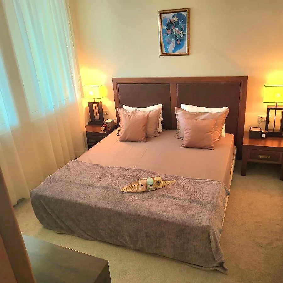 ***** Hotel 